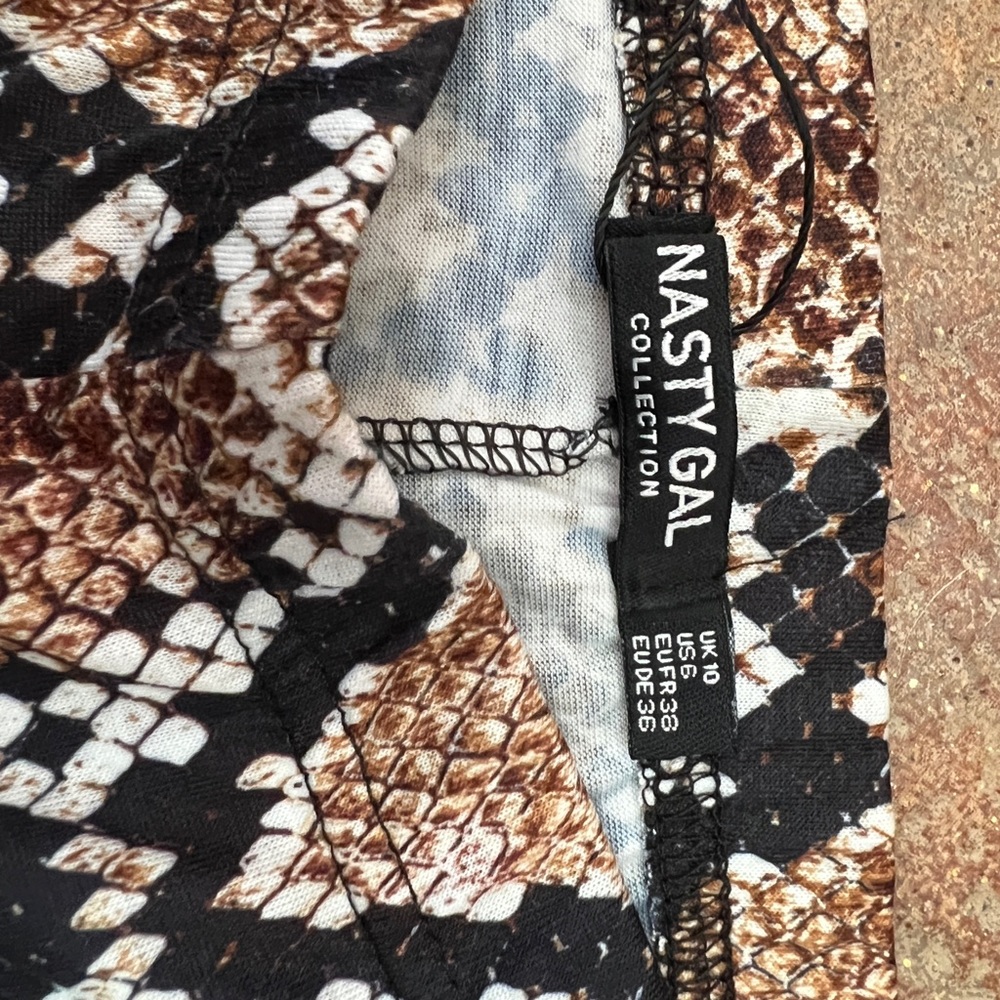 Snake pattern leggings